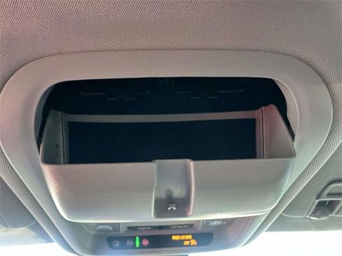 Used 2023 Chevrolet Equinox LT image 34