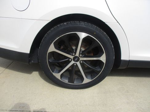 Used 2016 Ford Taurus SEL w/ Equipment Group 201A FWD image 10