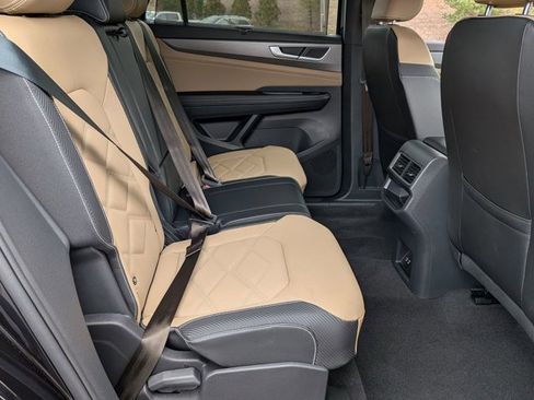 Used 2024 Volkswagen Atlas Cross Sport SE image 23