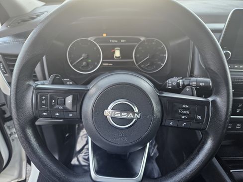 Used 2023 Nissan Rogue S image 9