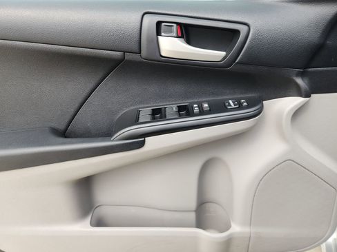 Used 2012 Toyota Camry LE FWD image 22