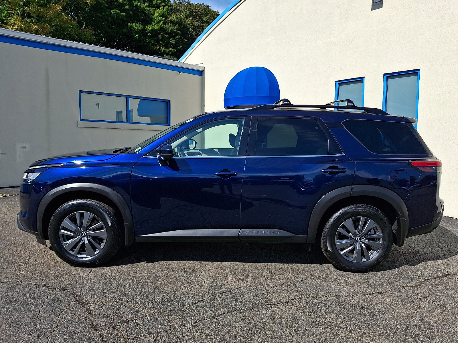 Used 2022 Nissan Pathfinder SV AWD/4WD image 7