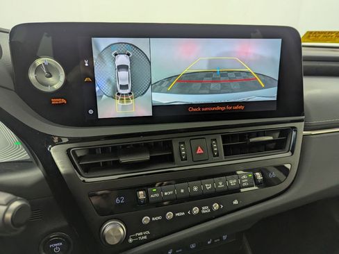 Used 2025 Lexus ES 300h Ultra Luxury w/ Accessory Package (Z1) image 13