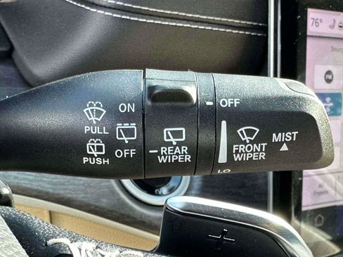 Used 2024 Jeep Grand Cherokee Limited w/ Luxury Tech Group II image 20