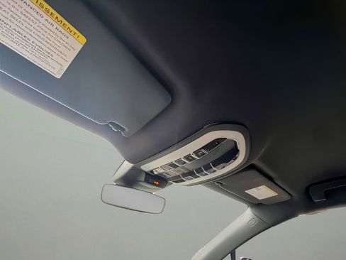 Used 2024 Porsche Macan T image 23