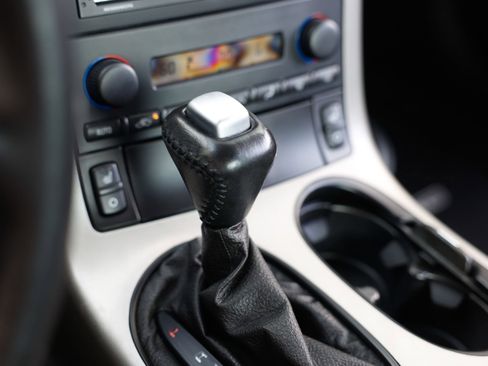 Used 2005 Chevrolet Corvette Coupe w/ Preferred Equipment Group image 37