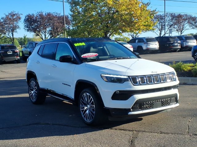 Certified 2024 Jeep Compass Limited w/ Elite Group AWD/4WD image 3