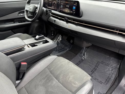 Used 2024 Nissan Ariya FWD image 18