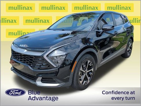 Used 2023 Kia Sportage EX FWD image 2