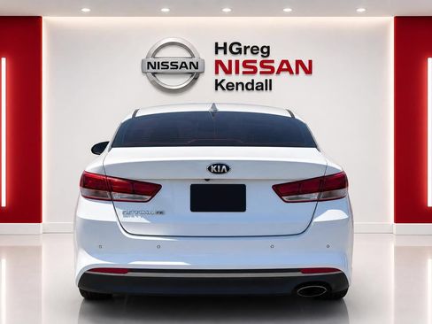 Used 2018 Kia Optima LX FWD image 2