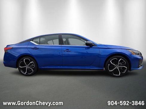 Used 2025 Nissan Altima 2.5 SR FWD image 7