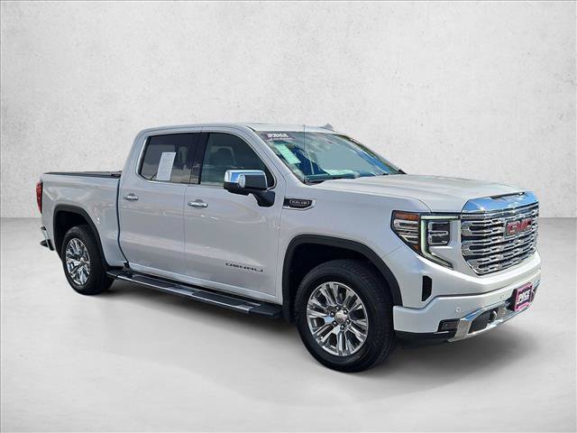 Used 2023 GMC Sierra 1500 Denali w/ Technology Package AWD/4WD image 3