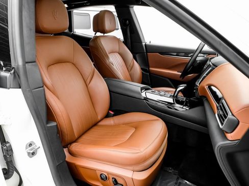 Used 2020 Maserati Levante image 33