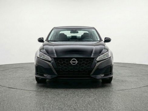 Used 2025 Nissan Altima 2.5 SV image 2