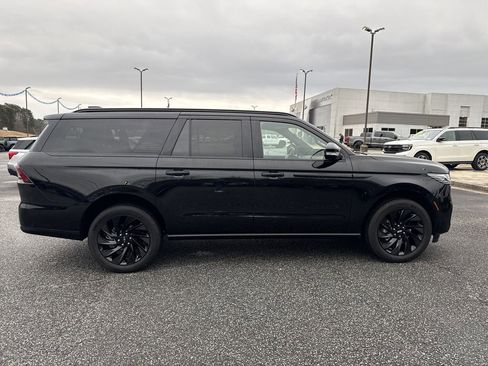 Used 2025 Lincoln Navigator L Reserve w/ Jet Appearance Package image 8