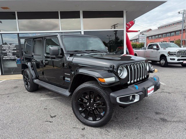 Used 2023 Jeep Wrangler Unlimited Sahara AWD/4WD image 2