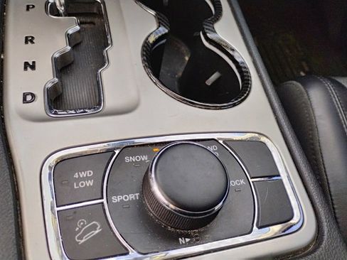 Used 2011 Jeep Grand Cherokee Limited w/ Luxury Group II image 19