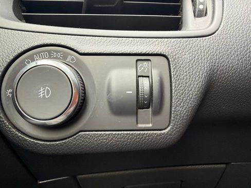 Used 2019 Buick Envision Essence AWD/4WD image 31