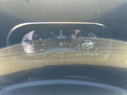 Used 2023 Chevrolet Suburban Premier image 29