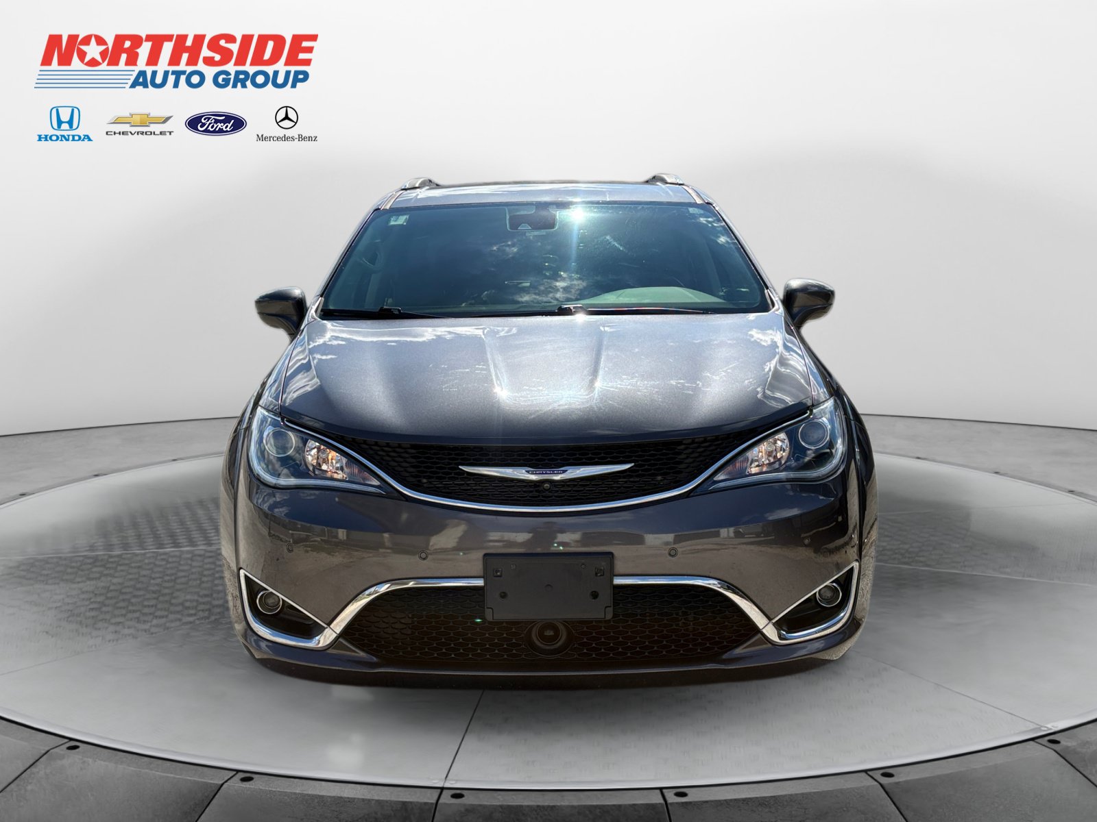 Used 2020 Chrysler Pacifica Touring-L w/ Advanced Safetytec Group FWD image 2