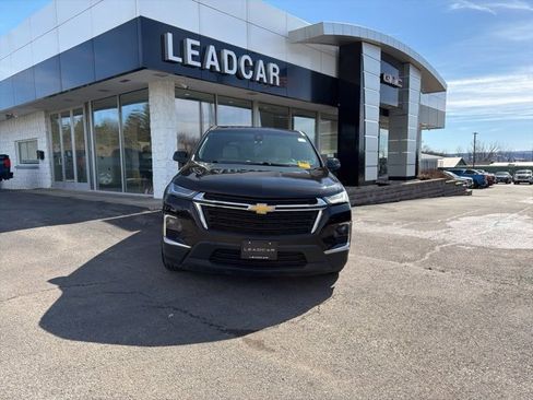 Used 2022 Chevrolet Traverse LS image 8