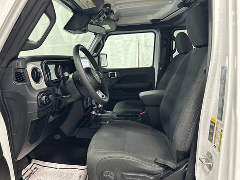 Used 2025 Jeep Wrangler Unlimited Sahara AWD/4WD image 13