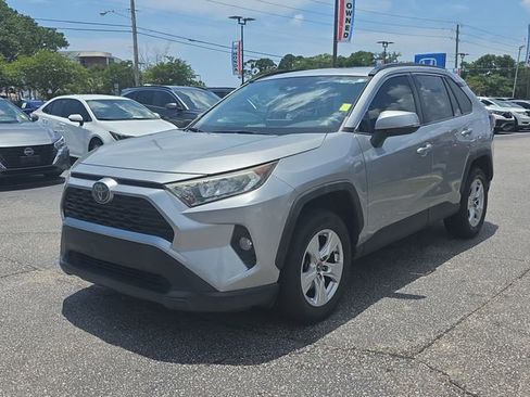 Used 2019 Toyota RAV4 XLE FWD image 8