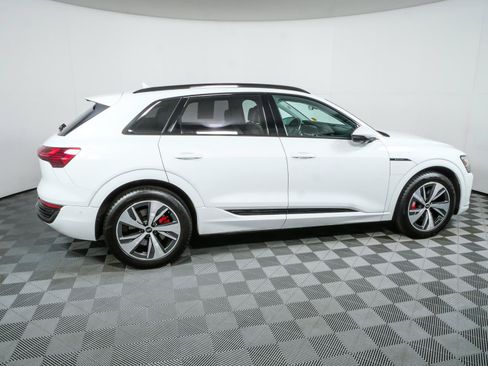 Used 2024 Audi Q8 e-tron Premium Plus AWD/4WD image 2