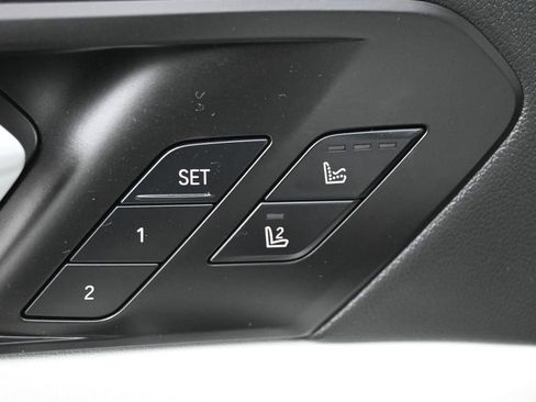 Used 2023 BMW X5 xDrive40i w/ Luxury Seating Package image 5