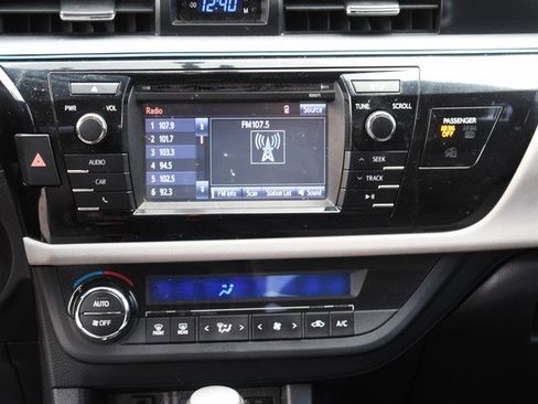 Used 2016 Toyota Corolla LE image 19