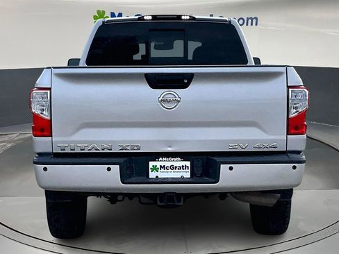Used 2017 Nissan Titan SV image 5