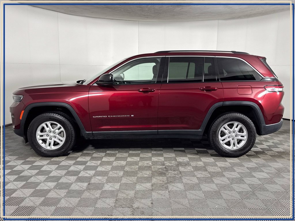 Used 2023 Jeep Grand Cherokee Laredo AWD/4WD image 13