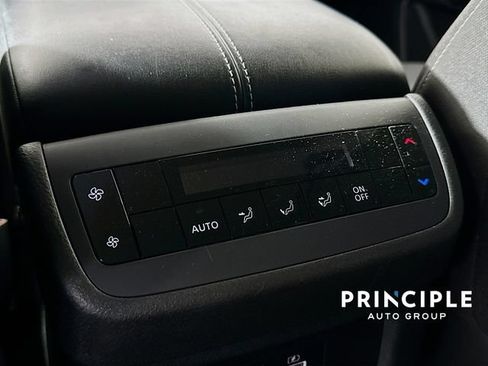 Used 2024 Nissan Pathfinder SV FWD image 30
