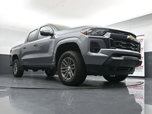 Used 2023 Chevrolet Colorado LT w/ LT Convenience Package II AWD/4WD image 32