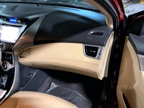 Used 2011 Hyundai Elantra GLS w/ Navigation Pkg 4 image 16