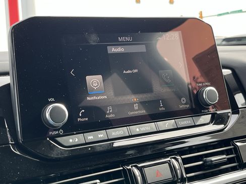 New 2025 Nissan Pathfinder SV w/ SV Premium Package image 30