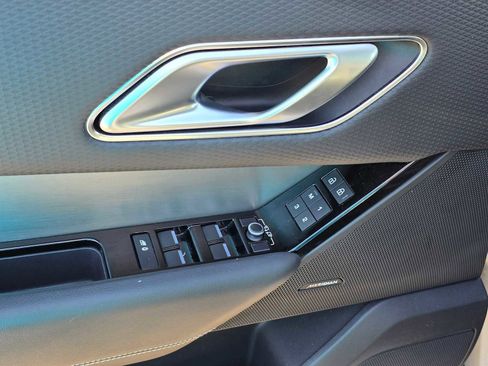 Used 2021 Land Rover Range Rover Velar R-Dynamic S image 23