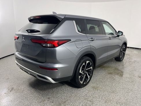 Used 2024 Mitsubishi Outlander SE image 13