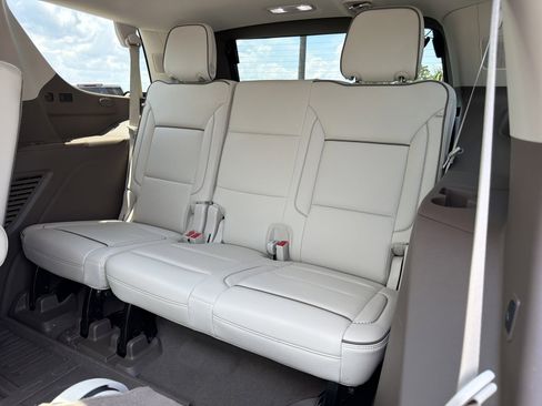 Used 2024 GMC Yukon Denali w/ Advanced Technology Package AWD/4WD image 29
