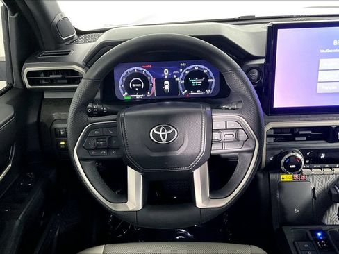 Used 2025 Toyota Tacoma Limited AWD/4WD image 5