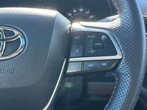 Used 2022 Toyota Sienna XSE image 20