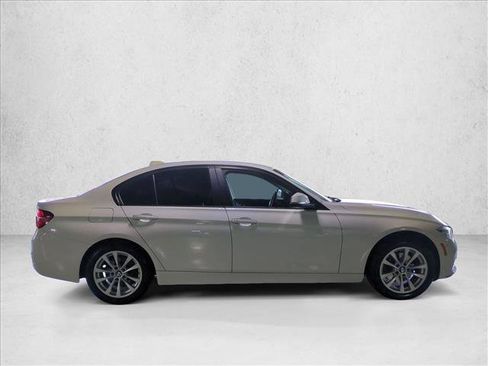 Used 2017 BMW 320i Sedan RWD image 4