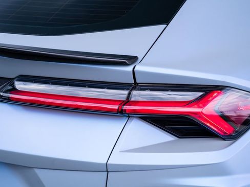 Used 2022 Lamborghini Urus AWD/4WD image 16