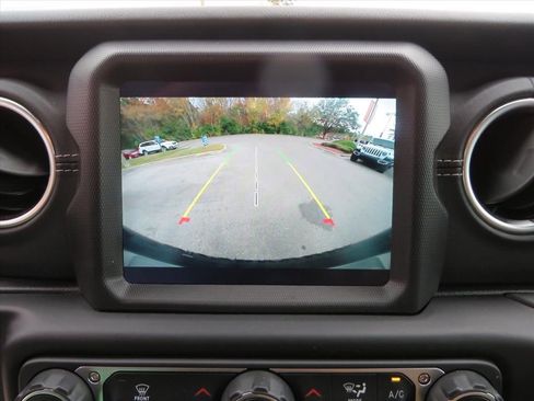 Used 2021 Jeep Wrangler Unlimited Sahara image 26