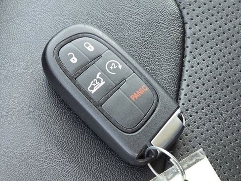 Used 2022 Jeep Cherokee Limited image 37