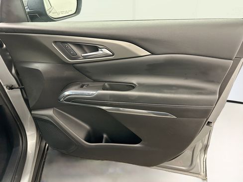 Used 2025 Chevrolet Traverse LT image 35