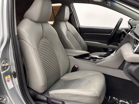 Used 2018 Toyota Camry SE image 31