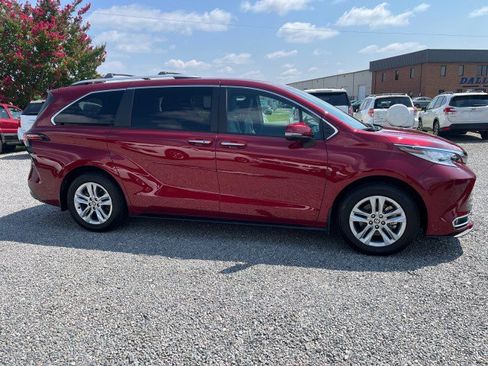 Used 2025 Toyota Sienna Limited AWD/4WD image 5