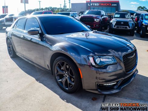Used 2023 Chrysler 300 Touring L image 1