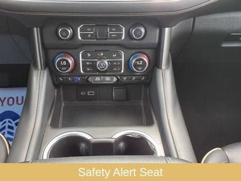 Used 2023 Chevrolet Suburban Premier image 30